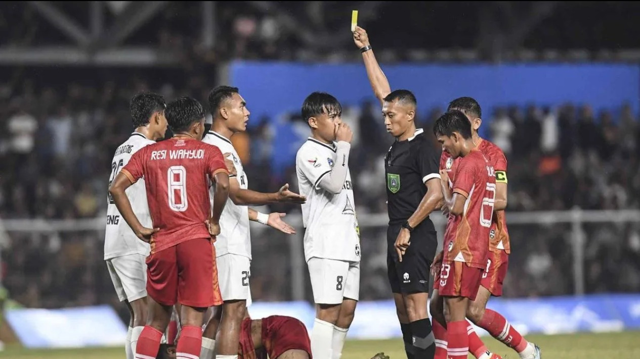 PSSI akan Ganti Semua Wasit di Laga Semifinal dan Final PON, Arya Sinulingga: Begini Beratnya Ngurusin Sepak Bola
            - galeri foto