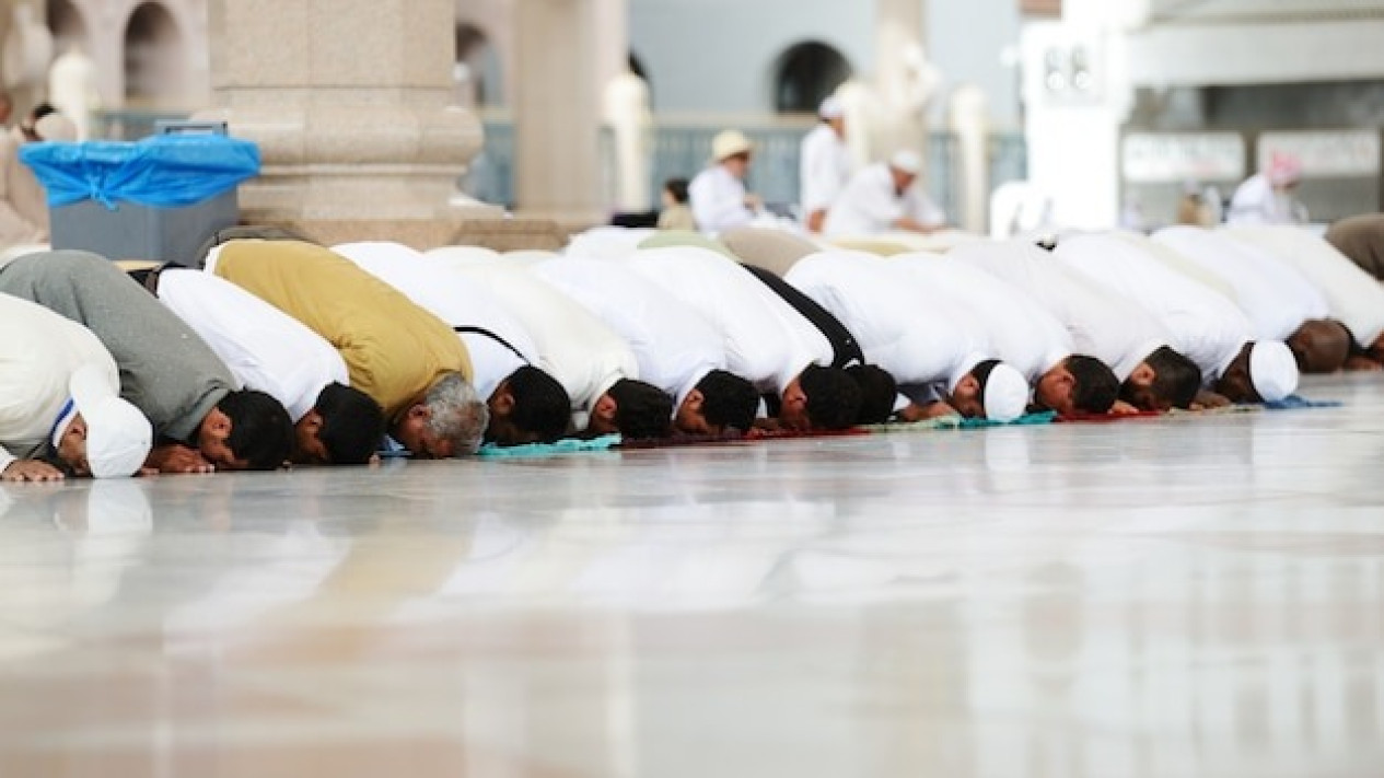 Terlalu Sibuk Kerja sampai Lupa Shalat, Apakah Boleh Isya di Atas Jam 12 Malam? Ustaz Adi Hidayat Sentil yang Pertama Dijalankan Harus...
            - galeri foto