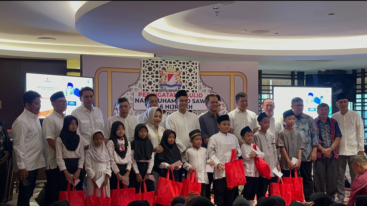 Maulid Nabi Muhammad SAW, Ketum Kadin Indonesia Anindya Bakrie Beri Santunan Ribuan Anak Yatim Piatu
            - galeri foto