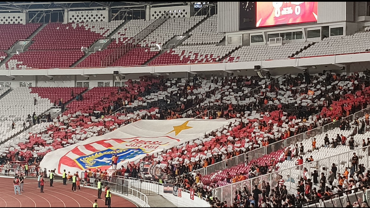 Sambut Kembalinya Persija Jakarta Bermain di Stadion GBK, Jakmania Suguhkan Gerakan Koreo
            - galeri foto