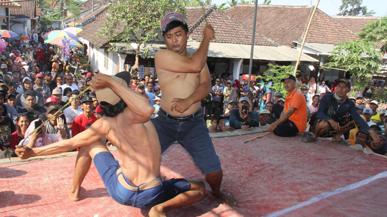 Berharap Turun Hujan, Petani di Lumajang Gelar Tradisi Ojong yang Kini Terus Dilestarikan
            - galeri foto