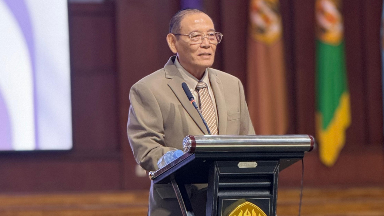 UNPAD Gelar Orasi Ilmiah 80 Tahun Prof. Romli Atmasasmita, Jawab Tantangan Hukum di Era Globalisasi
            - galeri foto