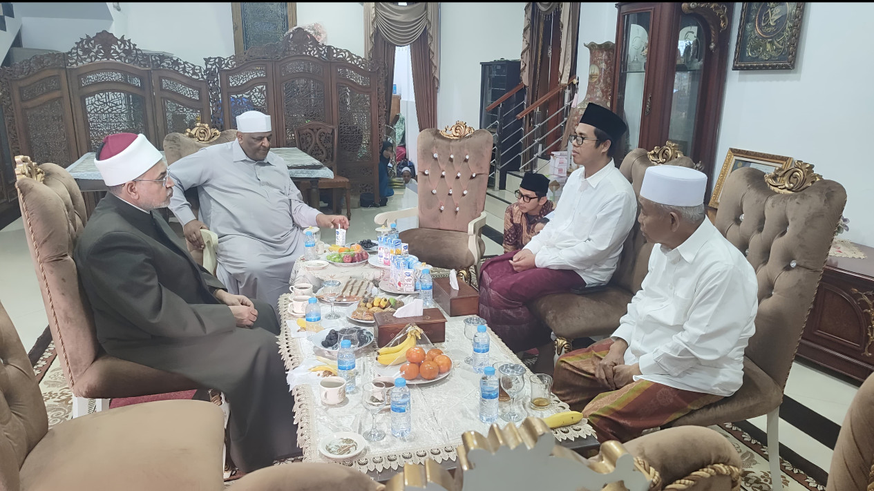 Rektor Al-Azhar: Visi PP Amanatul Ummah Mojokerto Mirip Al-Azhar Mesir
            - galeri foto