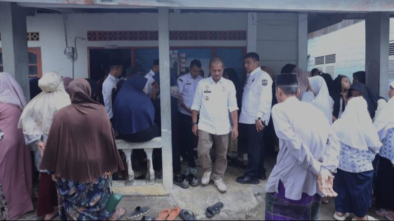 Naas, Seorang Siswa SDN Asal Kota Banda Aceh Tewas Usai Tertimpa Reruntuhan Bangunan Sekolah
            - galeri foto