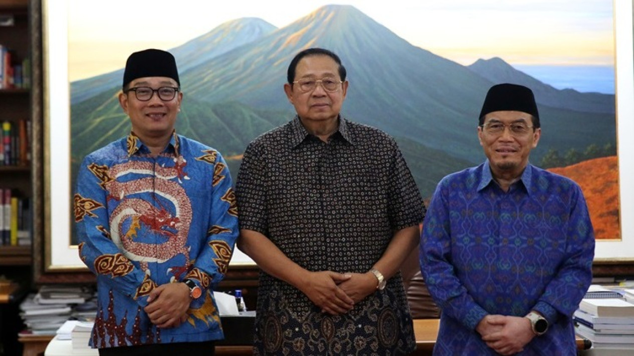 Ridwan Kamil dan Suswono Sambangi Kediaman SBY Minta Petuah Menang Pilkada Jakarta
            - galeri foto