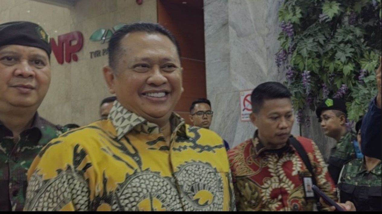 Rencana PDIP Gabung Pemerintahan Prabowo-Gibran, Ketua MPR Bamsoet Soroti Pembangunan Ekonomi
            - galeri foto