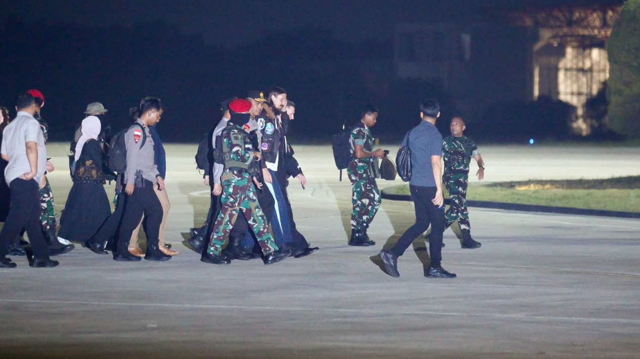 Tiba di Bandara Halim, Menko Polhukam Hadi Tjahjanto Beberkan Peristiwa Pembebasan Pilot Susi Air dari KKB
            - galeri foto