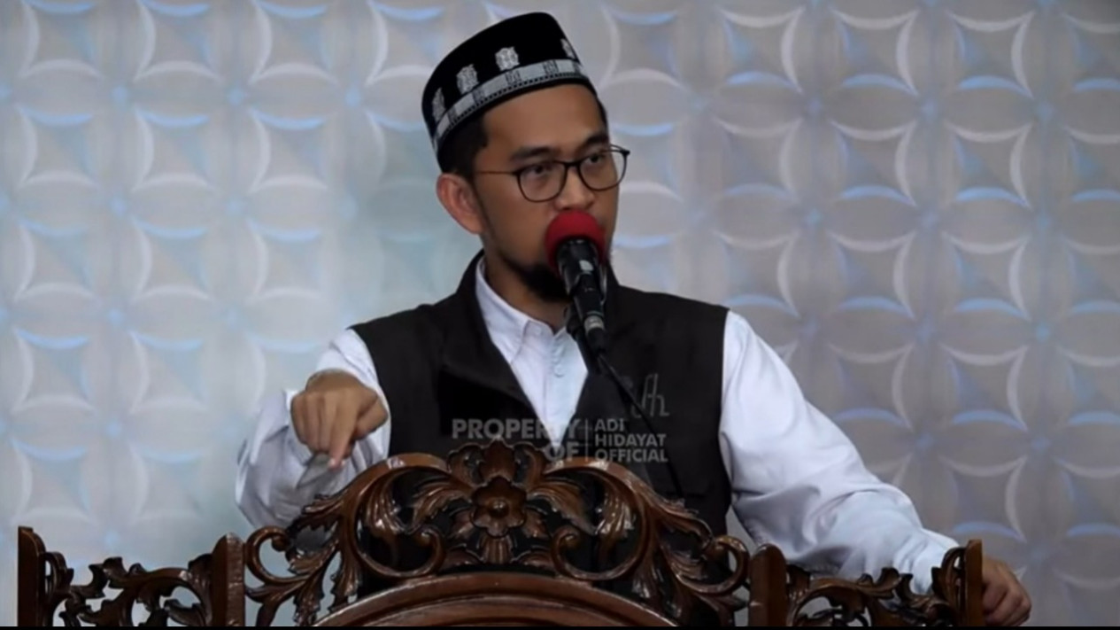 Ketika Doa Tolong Baca Lima Ayat ini Usai Shalat Tahajud, Ustaz Adi Hidayat Jamin Rezeki Datang Seluas Samudera
            - galeri foto