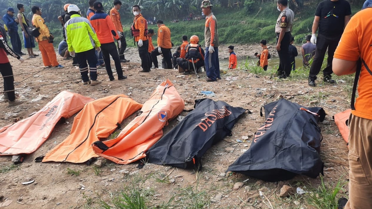 Aneh, Polisi Sebut 7 Mayat di Kali Bekasi Tak Punya Bekas Kekerasan, Seorang Warga Beri Kesaksian Mengejutkan
            - galeri foto