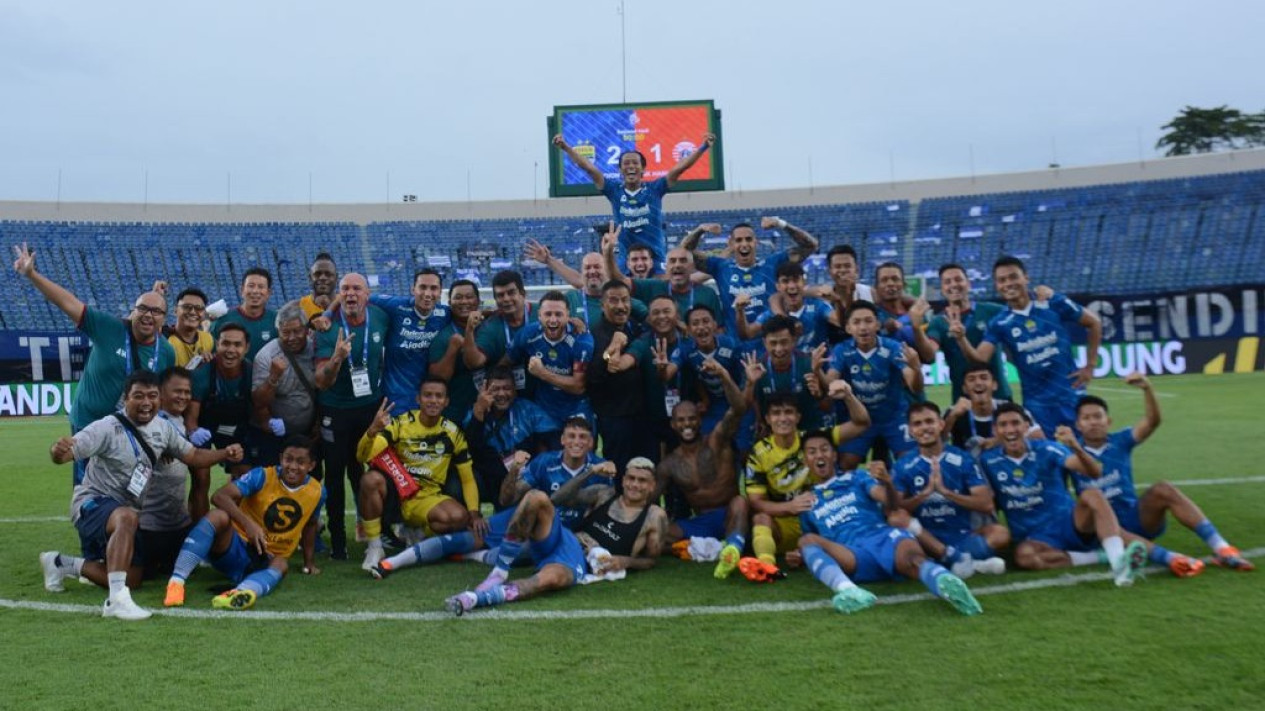 Musim Lalu Laga Digelar Tanpa Suporter, Kini Kiper Asing Persib Ingin Bawa Kemenangan Atas Persija di Hadapan Bobotoh
            - galeri foto