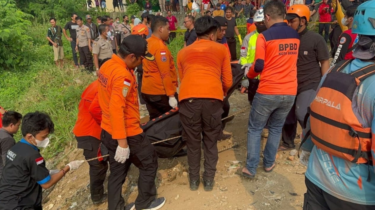 Polisi Bocorkan Kondisi Terkini 7 Jenazah Mengambang di Kali Bekasi, Ternyata Terjadi Begini
            - galeri foto