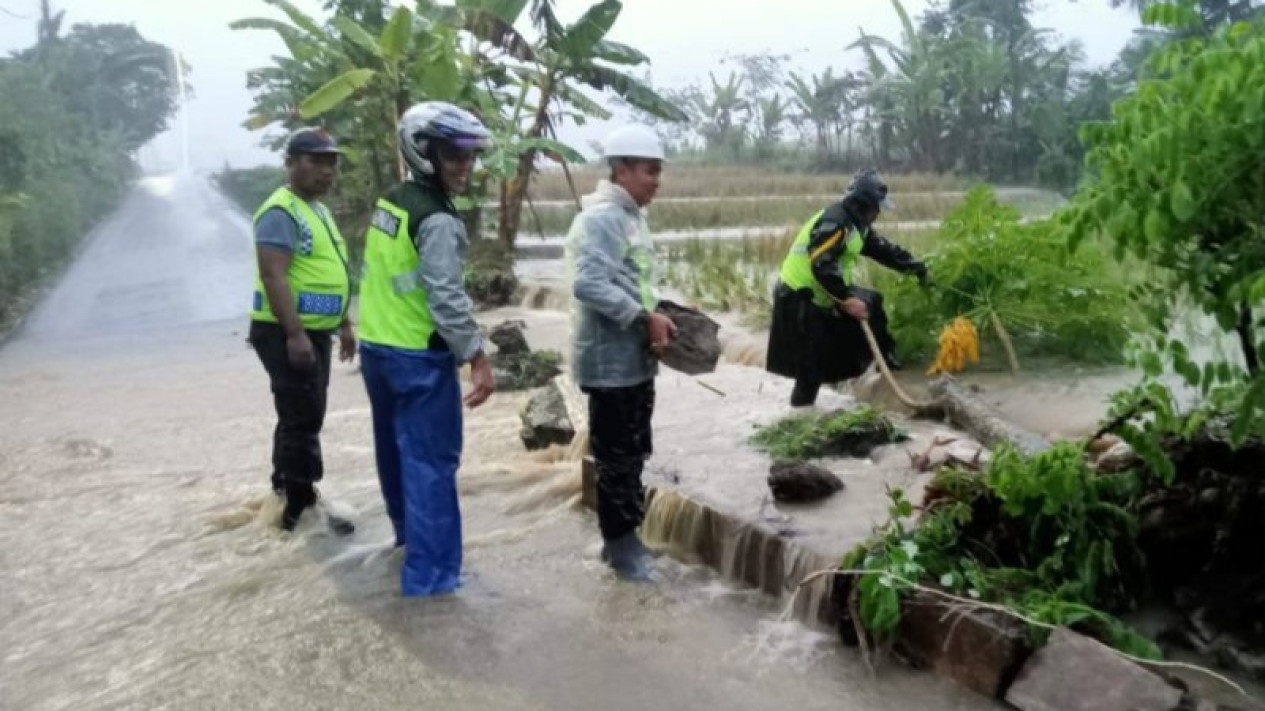 Warga Jateng Harus Waspada pada 23-25 September, BMKG Ungkap Akan Terjadi Hal Ini
            - galeri foto