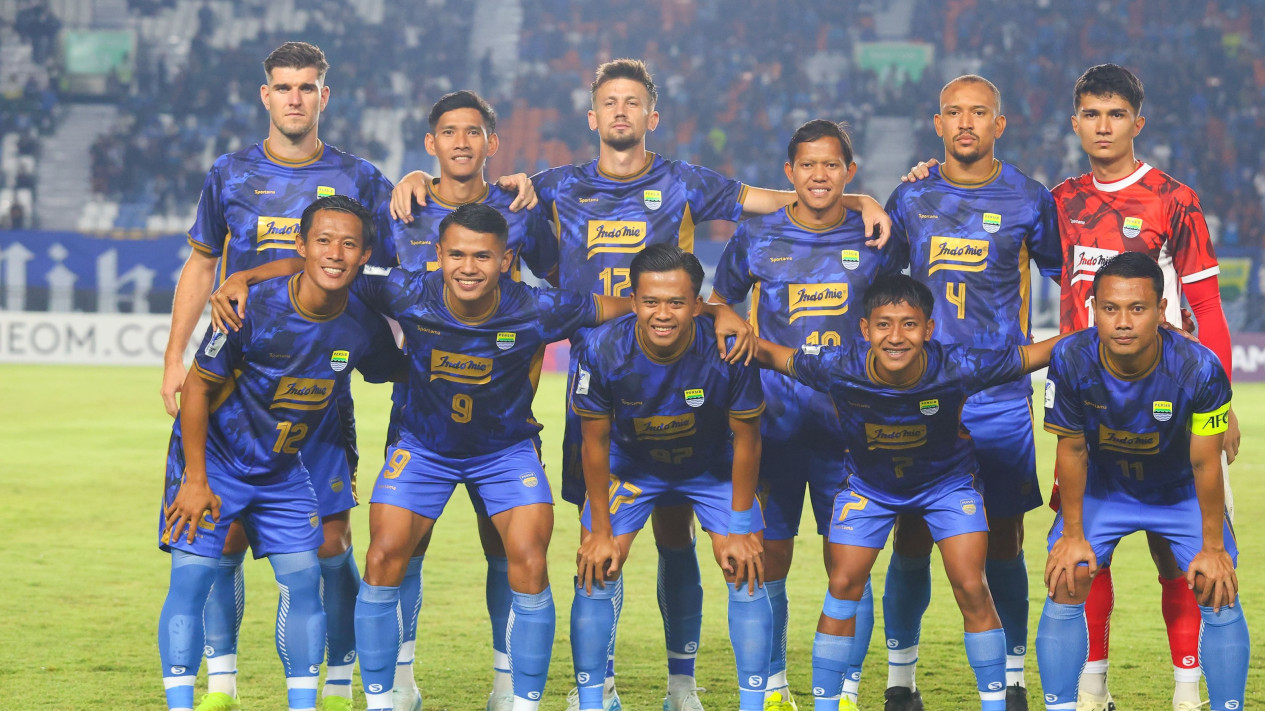 Simpan Henhen Herdiana di Bangku Cadangan, Ini Starter Line Up Persib Bandung Vs Persija Jakarta
            - galeri foto