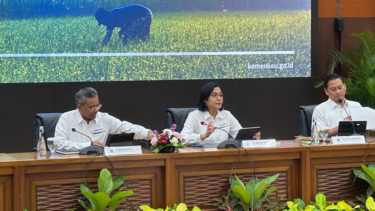 Saat Penerimaan Pajak Turun, APBN Alami Defisit Hingga Rp153,7 Triliun: Sri Mulyani Mengaku Masih Dalam “Track”
            - galeri foto