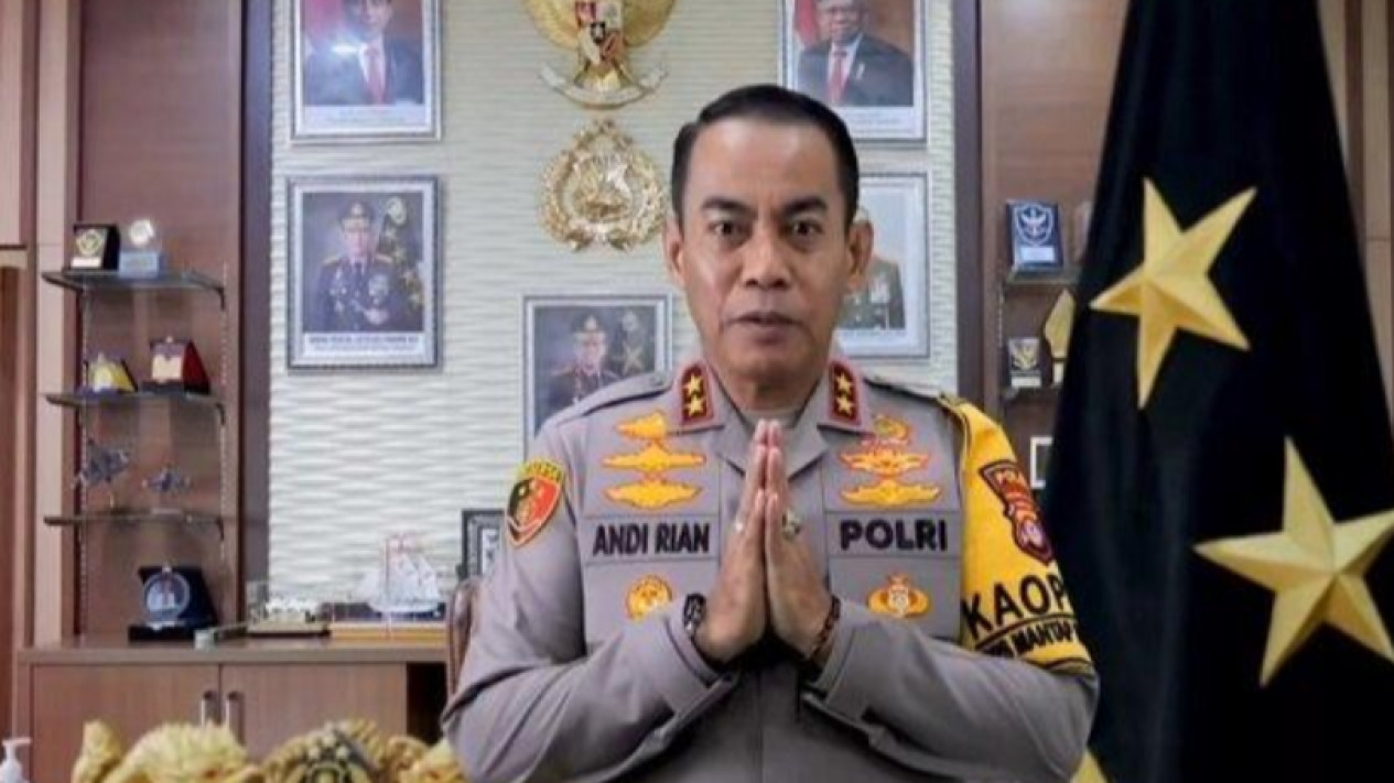 Jadi Kapolda Sumsel, Irjen Pol Andi Rian Doakan Sulsel Semakin Sejahtera
            - galeri foto