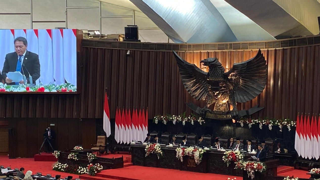 Bamsoet Buka Sidang Akhir MPR Pakai Pantun: Pohon Beringin Diterjang Badai
            - galeri foto