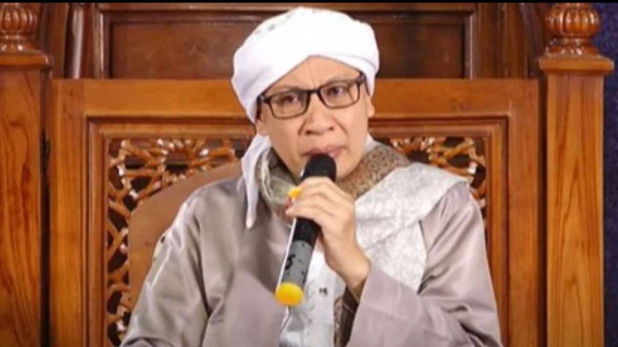 Mulai Pagi ini Sebelum Shalat Baca ini, Meski Sudah Adzan Subuh Rezeki Datang Bertubi-tubi, Buya Yahya Bocorkan Amalannya
            - galeri foto