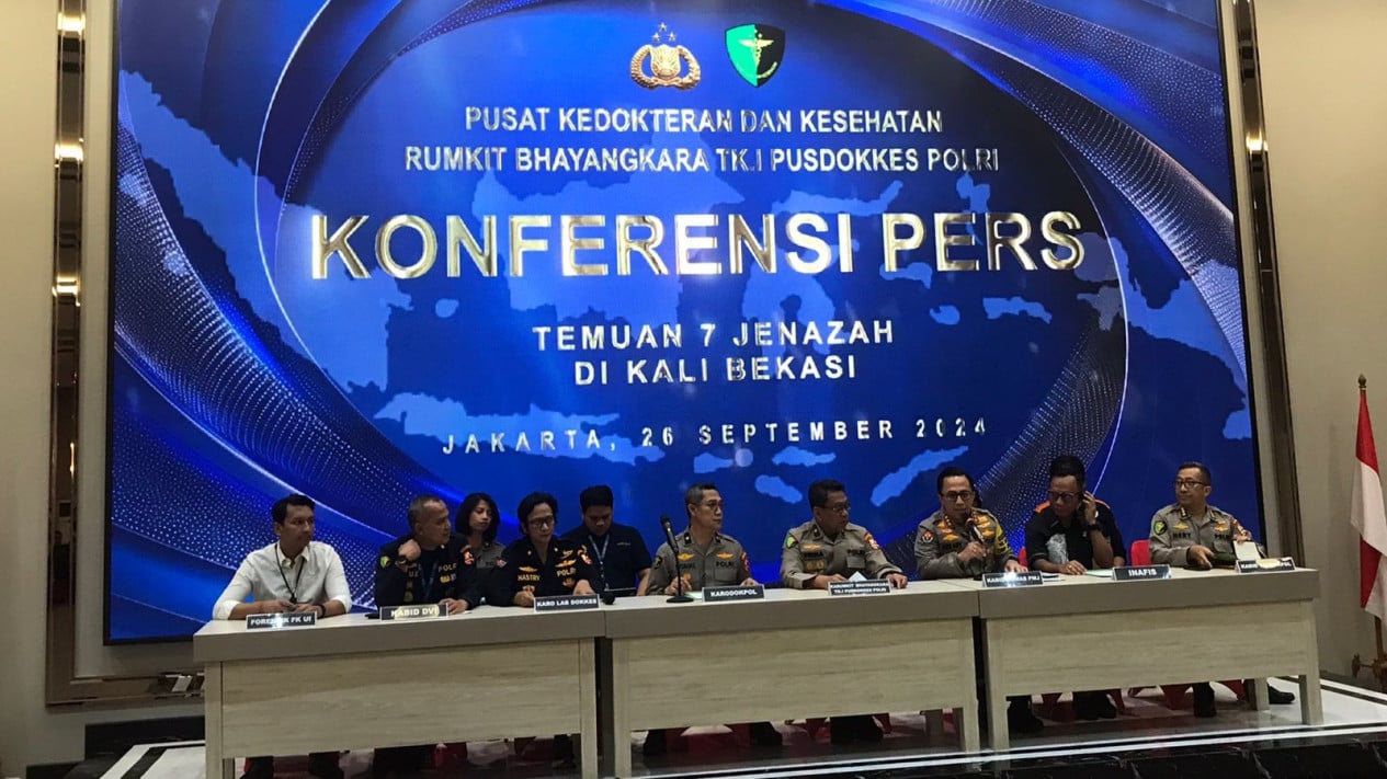 Lengkap! 7 Identitas Mayat Remaja yang Ditemukan Mengambang di Kali Bekasi Terungkap, Ini Daftarnya 
            - galeri foto