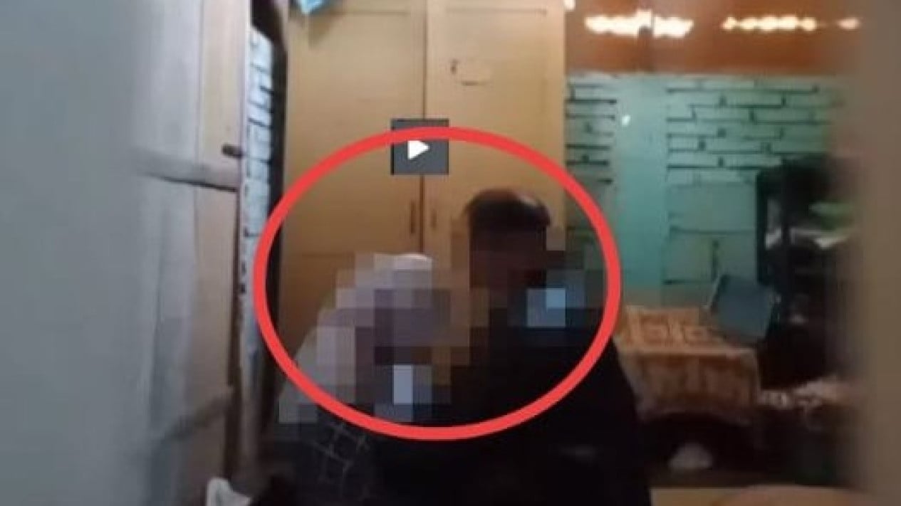 Misteri Sosok Siswi Berseragam Pramuka di Video Syur Guru dan Murid di Gorontalo, Rupanya Dia...
            - galeri foto