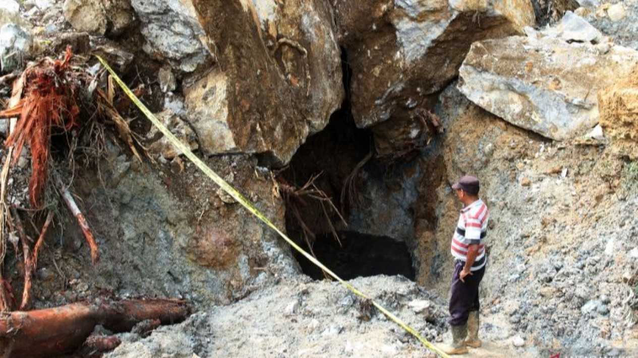 Kabar Duka dari Sumbar, Tambang Emas di Solok Runtuh, 15 Orang Tewas Tertimbun
            - galeri foto