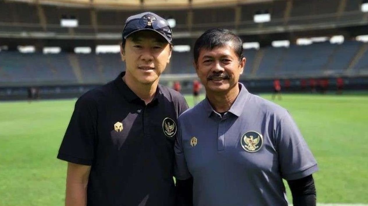 Momen Indra Sjafri Peluk Shin Tae-yong Usai Bawa Timnas Indonesia U-20 Lolos Ke Piala Asia U-20
            - galeri foto