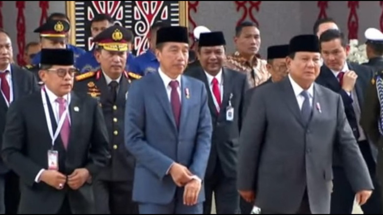 Jokowi Janjikan Bansos Beras Tetap Berjalan di Pemerintahan Baru: Nanti Saya Bisiki ke Pak Prabowo
            - galeri foto