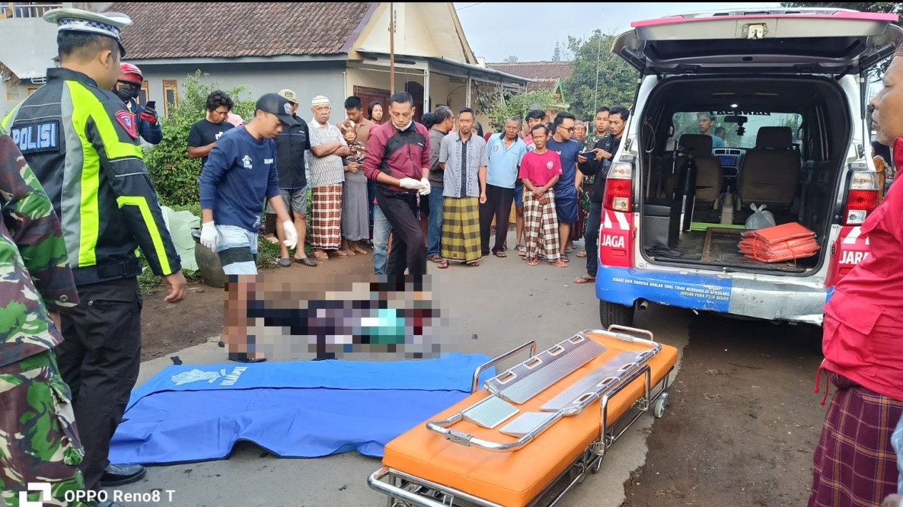 Diduga Mengantuk saat Berkendara, Gadis Tajinan Malang Tewas Terlindas Truk
            - galeri foto