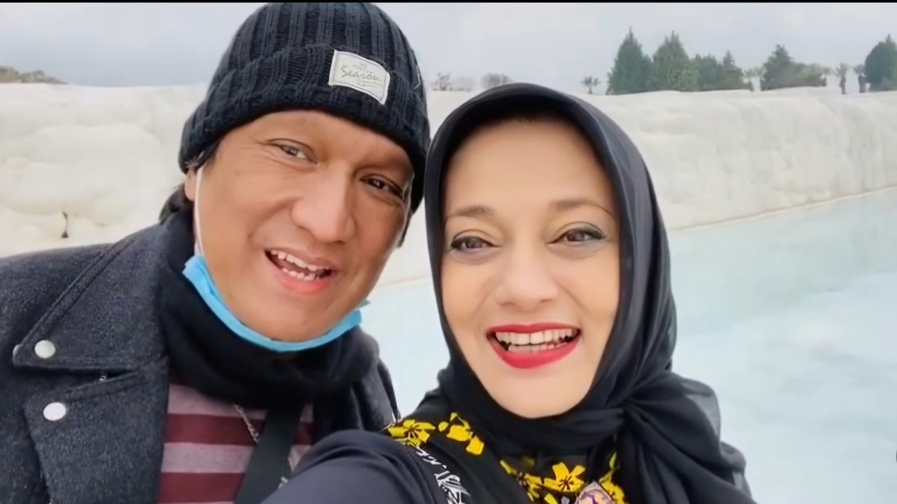 Artis Kondang Indonesia Marissa Haque Meninggal Dunia, Apakah Boleh Dikirimkan Surah Yasin? Ustaz Adi Hidayat Ungkap Utamakan Angkat Kebaikannya
            - galeri foto