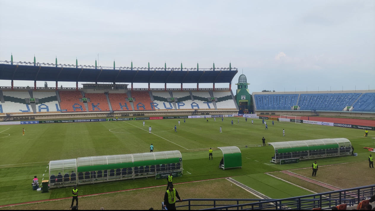 Ini Kondisi Lapangan Stadion Si Jalak Harupat Usai Digunakan Konser Sheila On 7
            - galeri foto