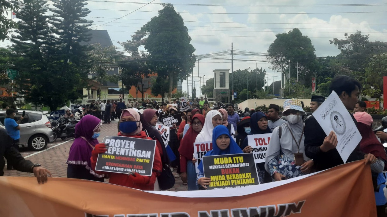 Pembangunan Kelab Malam di Kronggahan Belum Kantongi Izin, Warga Mengadu ke Bupati Sleman
            - galeri foto