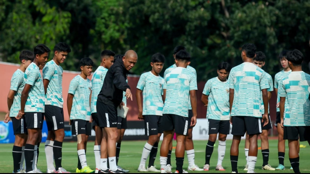 Keluh Kesah Nova Arianto, Tegas Katakan Kalau untuk Urusan yang Satu ini, Pemain Muda Timnas Indonesia Benar-benar Berantakan, Apa Sih?
            - galeri foto