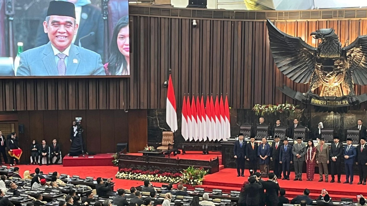 Terpilih Jadi Ketua MPR 2024-2029, Ini Sosok Ahmad Muzani Loyalis Prabowo Selama Belasan Tahun
            - galeri foto