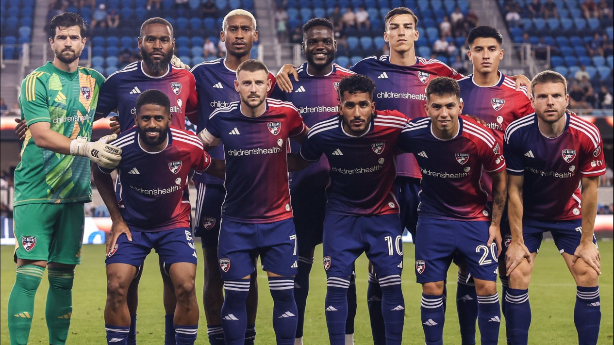 Maarten Paes Absen, Suporter Amerika Mengamuk Lihat FC Dallas Kebobolan 3 Gol: Tim Badut!
            - galeri foto