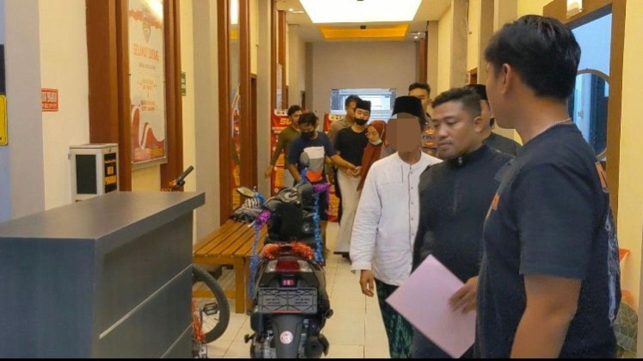 Usai Dirawat, Oknum Pimpinan Ponpes Akhirnya Ditahan
            - galeri foto