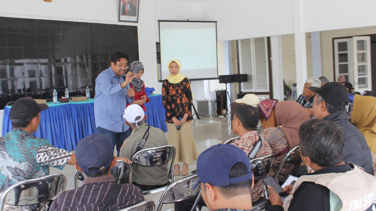 Gandeng Universitas MARA Malaysia, UI Gelar Workshop K3 dan Pengetahuan Bahaya Pestisida Bersama Petani Lumajang
            - galeri foto