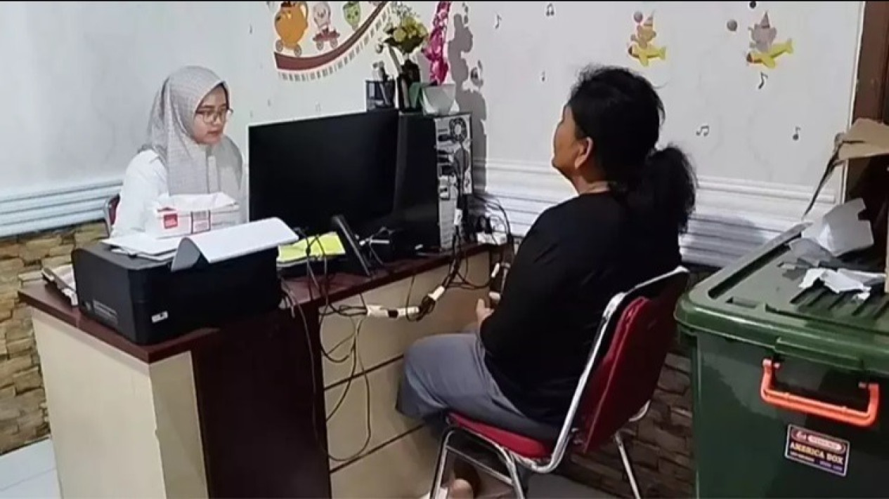 Deretan Fakta Video Syur Ibu dan Anak Kandung di Kuningan, 'Dikerjai' Saudara Sendiri sampai Viral, Ternyata Durasinya Bukan 11 Detik
            - galeri foto