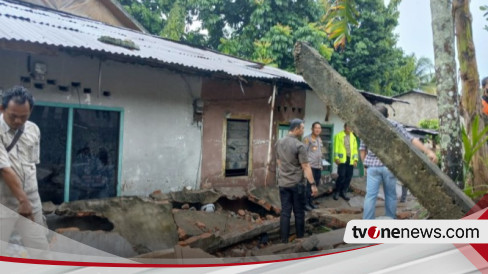 Hujan Deras Akibatkan Tembok Pembatas Sekolah di Jambi Roboh, 3 Pelajar Tewas