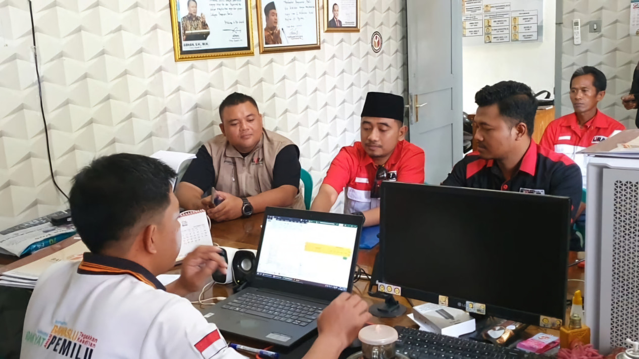 Cawabup Probolinggo Dilaporkan ke Bawaslu, LSM Lira Minta Dilakukan Didiskualifikasi
            - galeri foto