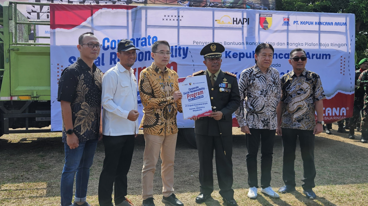 PT Kepuh Kencana Arum Serahkan Bantuan CSR untuk Renovasi Asrama Korem 082/CPYJ Mojokerto
            - galeri foto