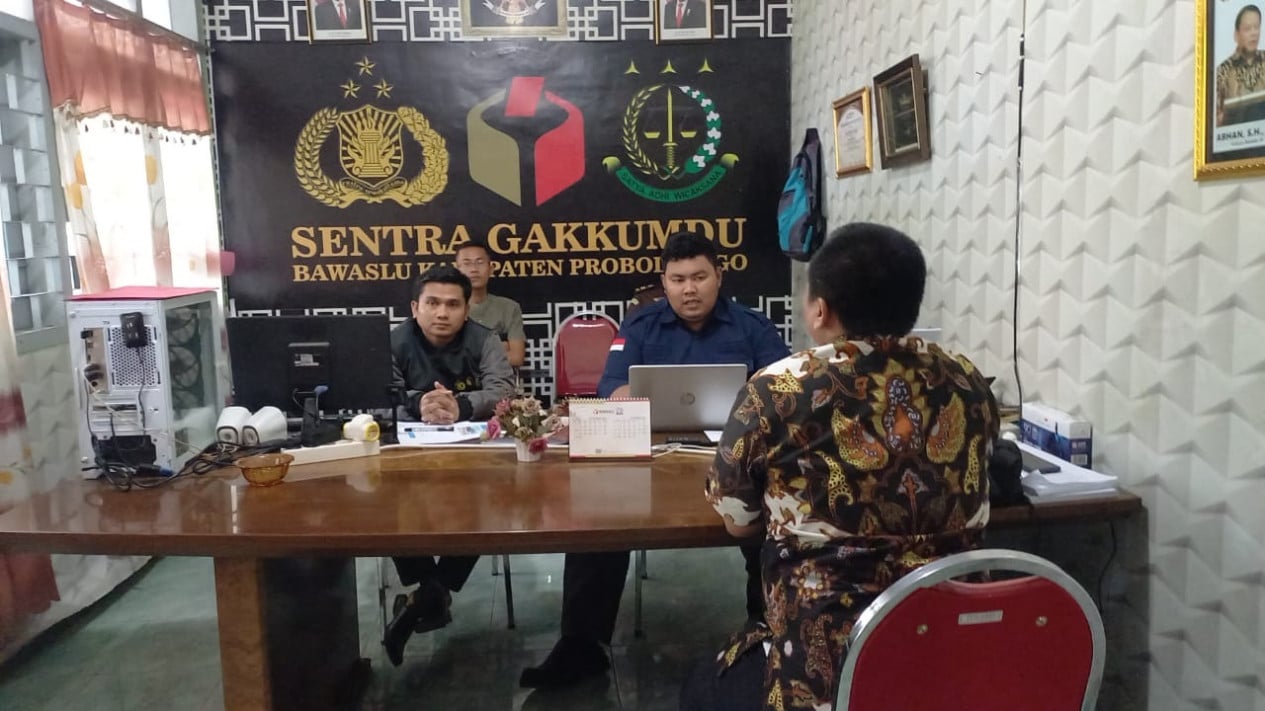 Bawaslu Kabupaten Probolinggo Panggil Pihak Bank, Cawabup Terlapor Mangkir
            - galeri foto