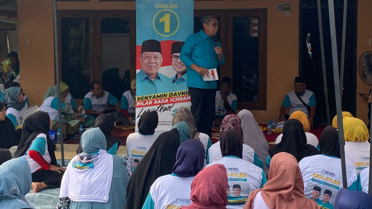 Gaet Pemilih Pemula di Kota Tangsel, Benyamin Davnie Manfaatkan Sosial Media
            - galeri foto