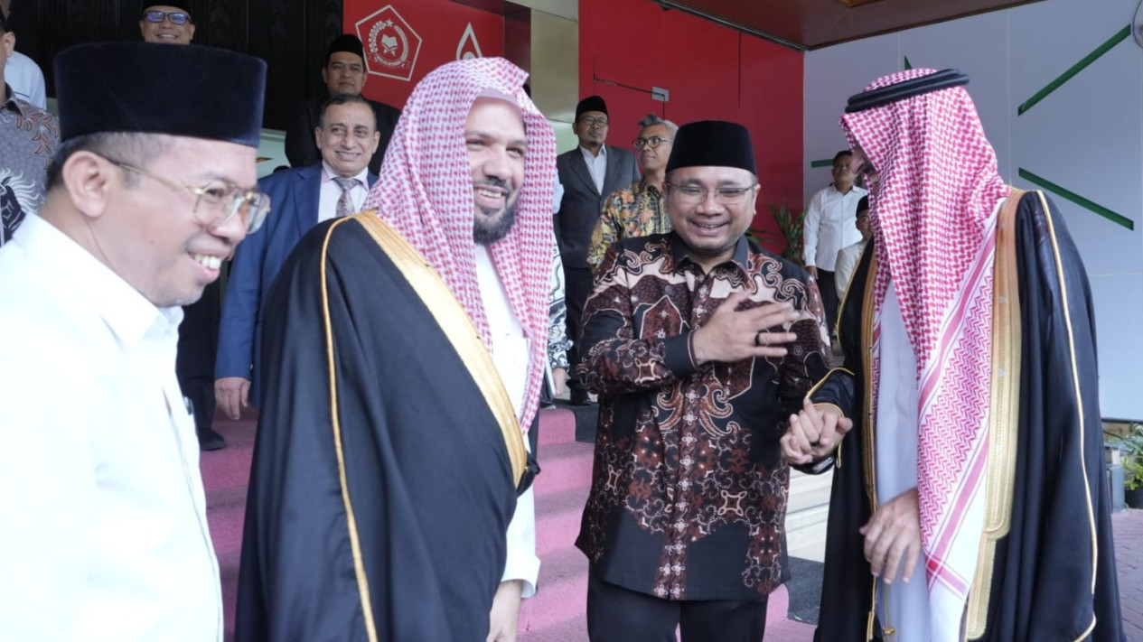 Sambut Kedatangan Imam Masjid Nabawi, Menag: Ini Kehormatan Bagi Kami
            - galeri foto