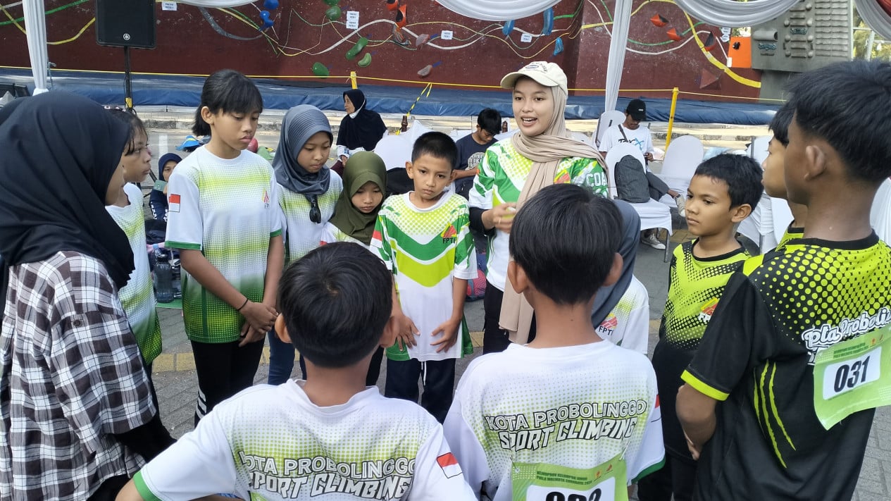 13 Atlet Panjat Tebing Kota Probolinggo, Ikuti Sport Climbing Open Championship Panglima TNI CUP 2024 di GBK Jakarta
            - galeri foto