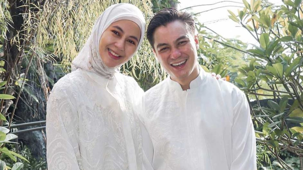 Pantas Istiqomah Berhijab, Paula Verhoeven Beri Kode Cuma Berpasrah Diri, Tahu Baim Wong bakal Gugat Cerai
            - galeri foto