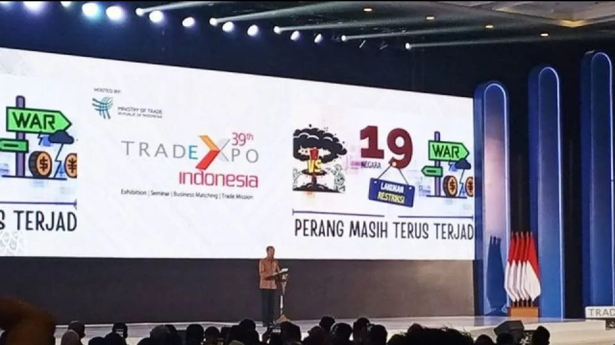 Realisasi Investasi 10 Tahun Jokowi: Suntikan Modal Naik Tajam, Penyerapan Tenaga Kerja Meningkat
            - galeri foto