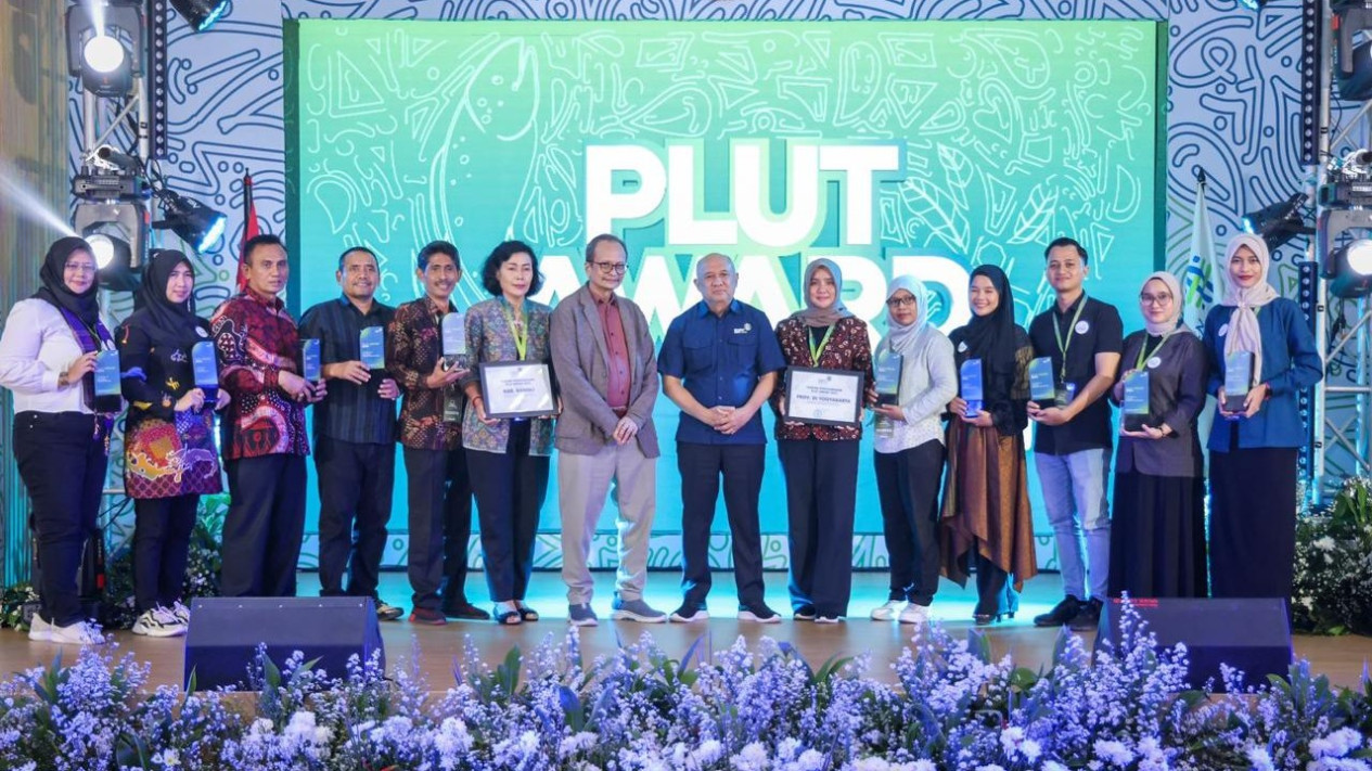 Dalam Ajang PLUT Award, MenKopUKM Minta PLUT-KUMKM Fokus Kembangkan Komoditas Unggulan
            - galeri foto