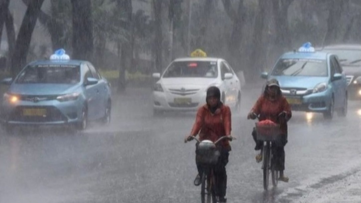 Ada Kabar Buruk, Semua Warga Indonesia Diminta Harus Waspada pada Kamis 17 Oktober 2024
            - galeri foto