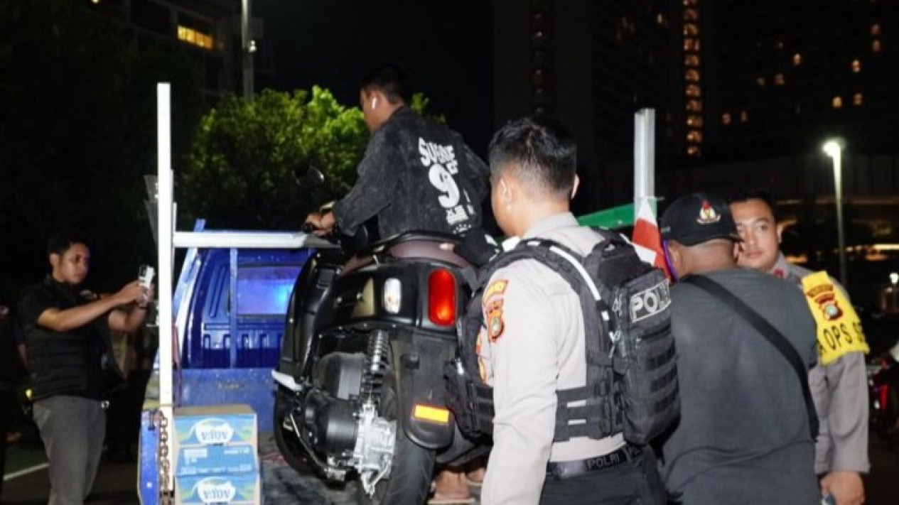 Polisi Sita Puluhan Motor yang Terparkir di Monas-Thamrin, Ada Apa?
            - galeri foto