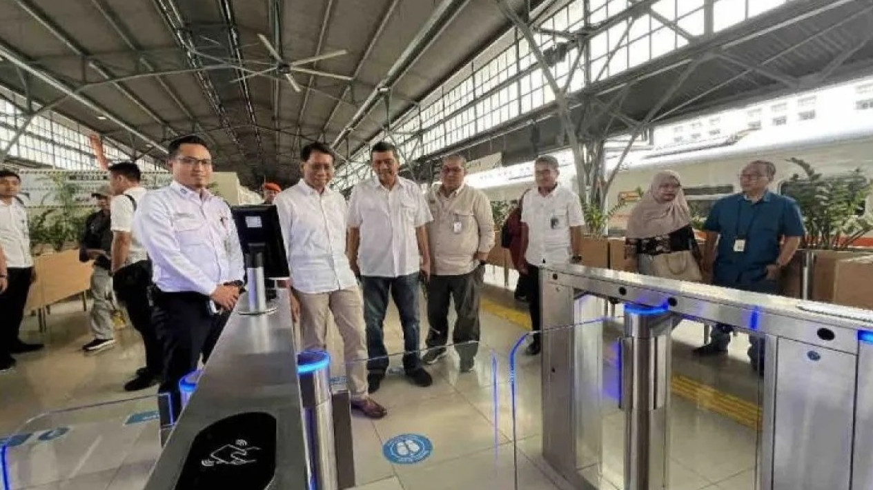 Wajah Baru Stasiun Pasar Senen, Ruang Tunggu Ber-AC, Tangga Diganti Eskalator
            - galeri foto