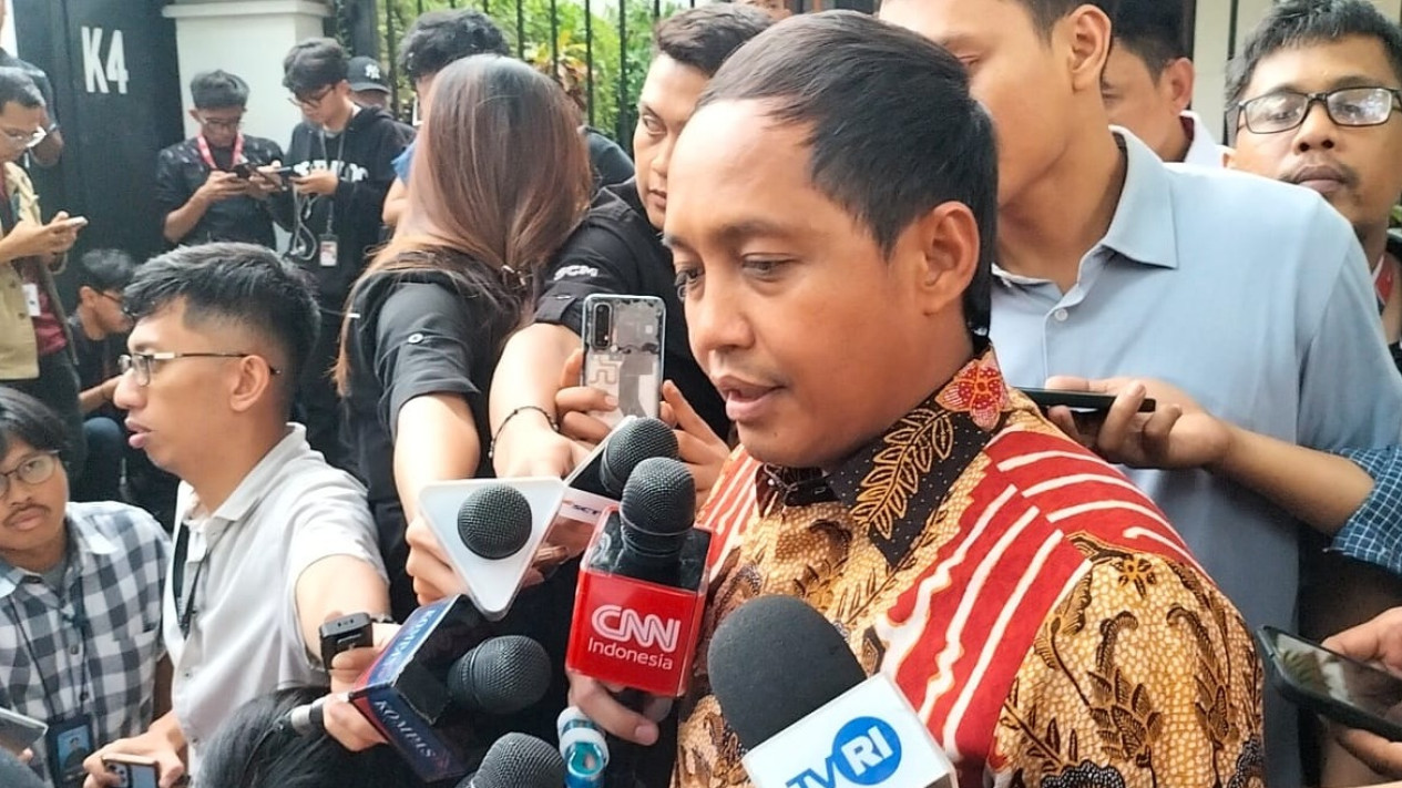 Menteri Raja Juli Antoni Ajak Semua Pihak Kolaborasi Menjaga Hutan
            - galeri foto